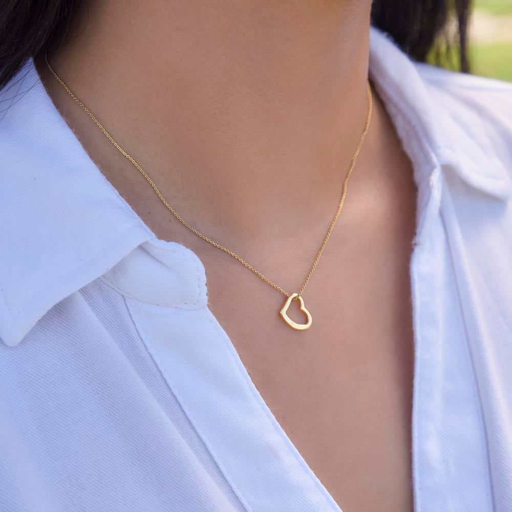 Un hermoso collar dorado con un delicado corazón - ¡PARA ESA INCREÍBLE mujer en tu vida! - ¡FELIZ DÍA DE LA MADRE a mi Madre Preciosa!